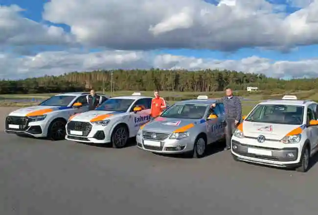 Kurse wie ASF, FES und Sicherheitstraining für Auto und Motorrad der Fahrschule im Storkower Bogen in Berlin-Lichtenberg